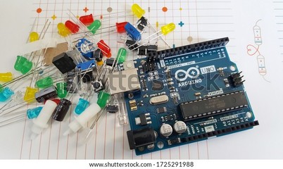 開發(fā)板的歷史演變、與單板計(jì)算機(jī)的區(qū)別及未來產(chǎn)品化趨勢(shì)